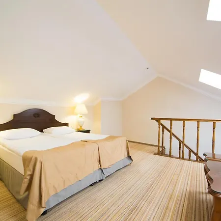 Optima Collection Medievale Otel Lviv