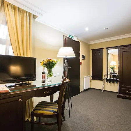 Optima Collection Medievale Otel Lviv